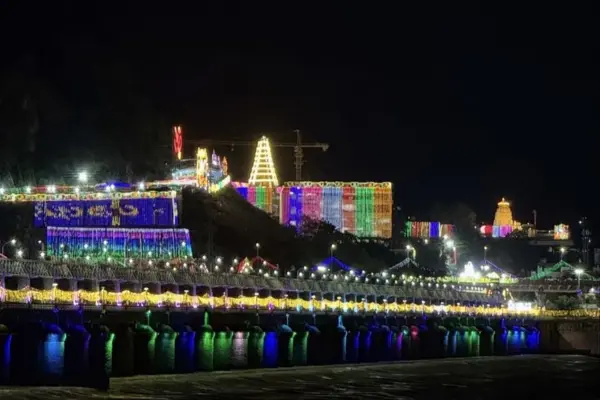 Vijayawada Kanaka Durga Temple trip from Hyderabad using taxi service.